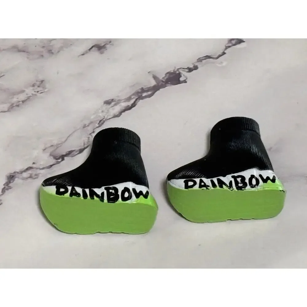 Rainbow High - Deluxe Fashion Closet - Black Green and White Boots Shoes Only